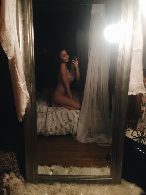 radiantjules:  This is such a cute selfie spot