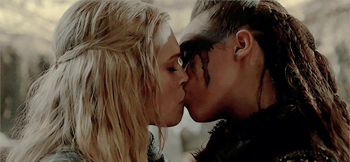 nadiakomtrikru:First Kiss