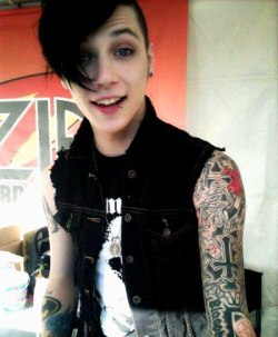 ciaosonohysteria:  Andy Biersack ♥ | via Tumblr su We Heart It. http://weheartit.com/entry/69335713/via/TheKingdomofHades