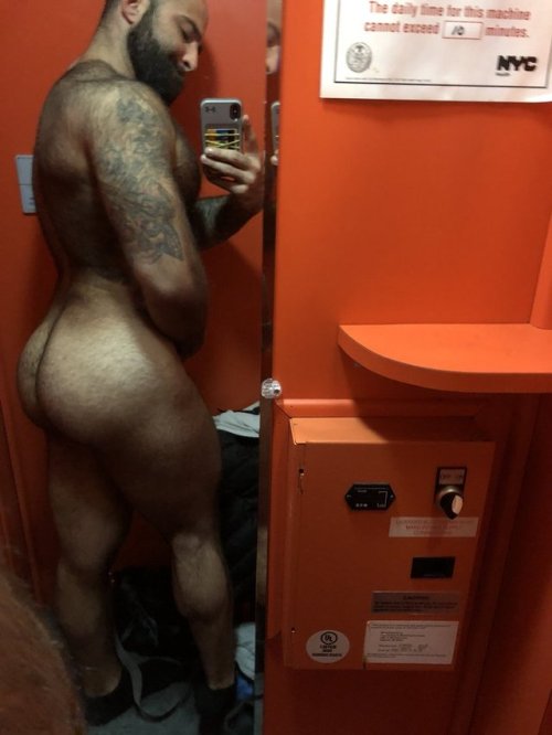 dallastxfreeballer:  brotherbator:  therealjblokey:  I can’t get enough of the handsome Atlas Grant or his fat hairy gorilla ass. 😍  FURRY FUKKER FANTASY MAN WITH THE ASS SO FAT  DAYUUUUUUMMM! 🔥