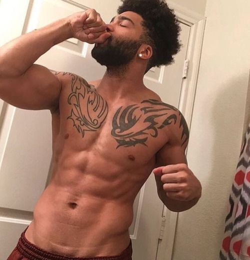 chocolatemochacream:  (via Damn papi🔥😉 @dammnpapi - Piknu) 
