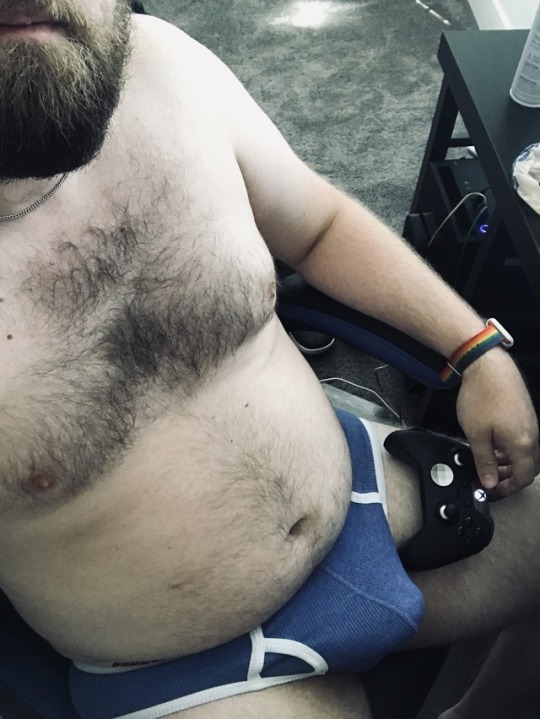 cubtherapy: Belly/bulge Tuesdays. 