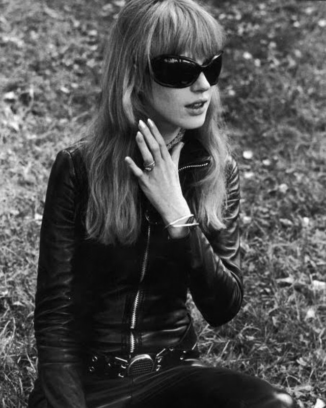 Marianne Faithfull behind the scenes of the movie 