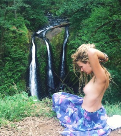 dayzea:  dayzea:  Triple Falls.  Oregonnnnnnnnnnn 