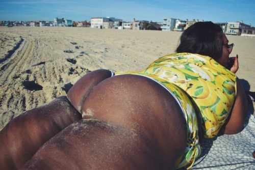 candicekellyxo:  thecharvelle:  alongcameabutterfly:  it’s bananas: an autobiography[thebutterflyeffect}  Bruhhh, Simone always gives me life 😍😍  😍👅