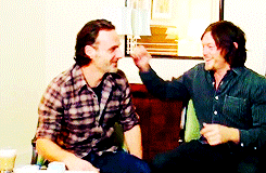 nonormynolife:Norman taught Andrew a useful Japanese phrase ’Toile wa doko desuka?[Where’s the toile