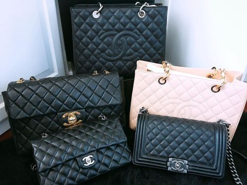 My Chanel’s Gang  . . . . #chanel #fashion #inspo #fashioninspo #2020 #style #trend #moda #ins