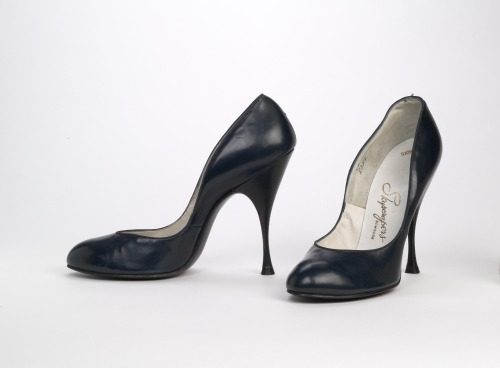 Attention Shoe Lovers! TODAY Elizabeth Semmelhack, shoe historian (your dream job, right?) and Senio