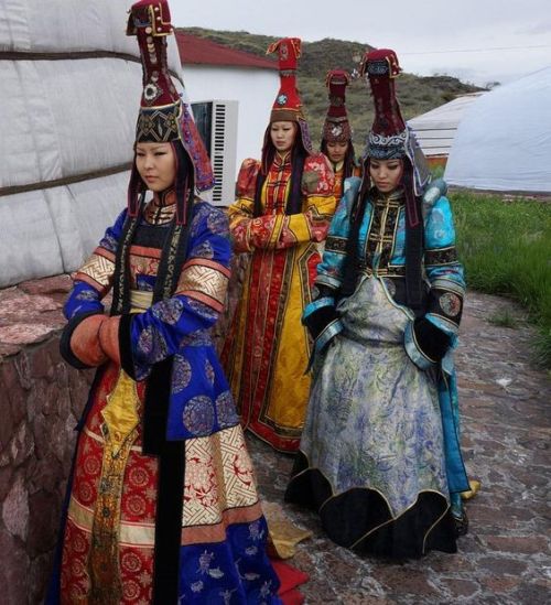 Tuvans, indigenous people of southern SiberiaTuva (Russian: Тува́) or Tyva (Tuvan: Тыва), officially