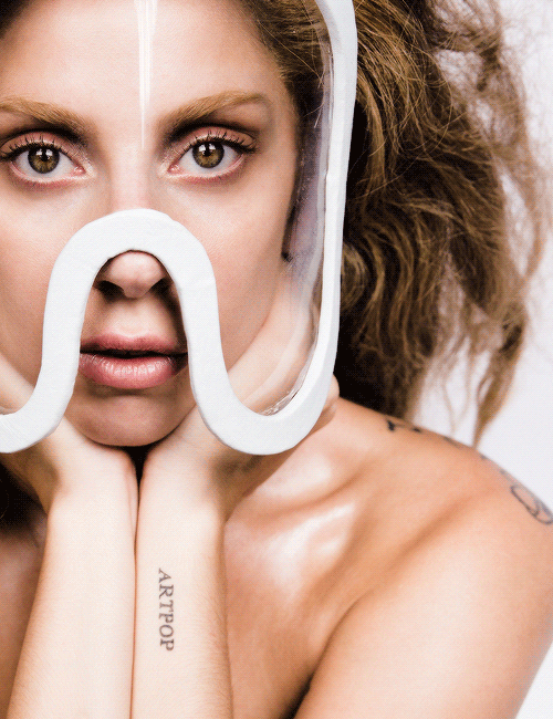 ladygagacentral:  http://bit.ly/13iJpGf