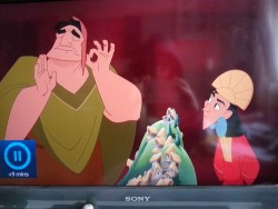 spockdropandroll:  When you pause the film just right 