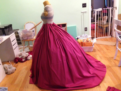 cowbuttcrunchies:  Added one more layer of tulle and Stepsisters underskirt silhouette is done!  This clocked out at about 160” in circumference, and took a little more than 6.5 yards of fabric with 20yds of tulle/netting.  I didn’t want any seams