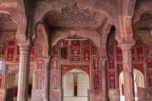 aabbiidd: “What is requiredis submission,not lengthy efforts.” -RumiShahi Masjid.Chiniot, Pakistan. (Instagram: aabbiidd)  