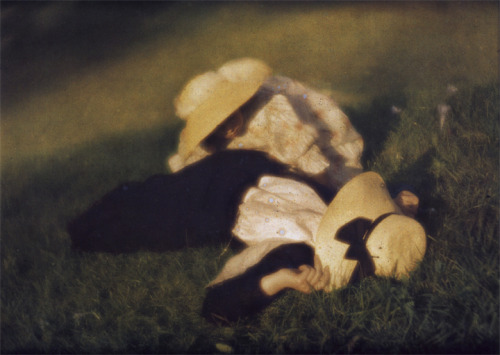 beyondscreen: Autochrome photography by Heinrich Kühn, between 1905 and 1915.