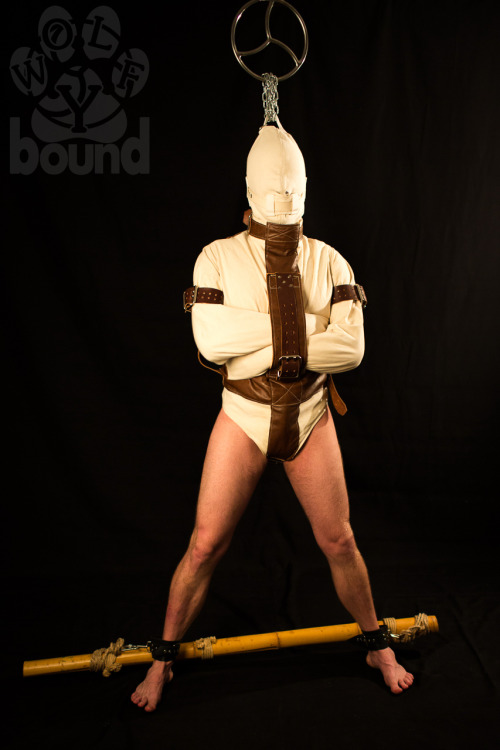 kinkyconnorpup: cdnrubberpig:  wolfybound:  My straitjacket + leg spreader + hood suspension experience <3Plus a bonus photo from backstage :3  Yes PLEASE!!! 😍   Oooh, I want this! 