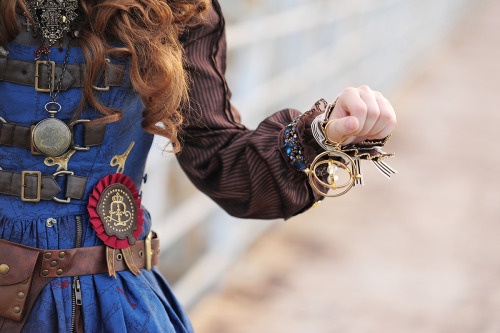 shadow-walk:  My first time trying steampunk lolita. I made it for the Metamorphose 2014 coordinate contest. If you haven’t already, please support Meta by checking out all the entries here! There’s no limit to how many photos you can like, and there’s