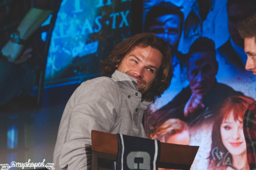 grumpyjackles:Jared doing his best ‘Hollywood Jensen’ impression which resulted mostly in pursed l