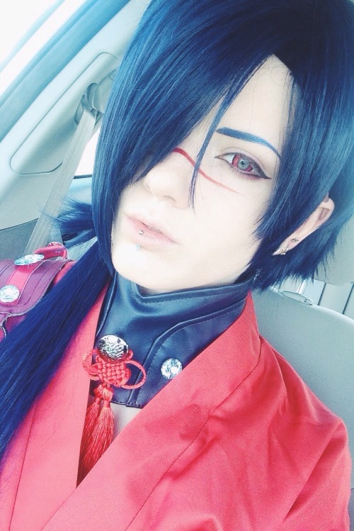 spectredeflector:Koujaku today! This cosplay is HELLA ANNOYING TO WEAR after I got pics I immediately wrapped the kimono around my waist and took all the accessories off but hey my tat looks cool