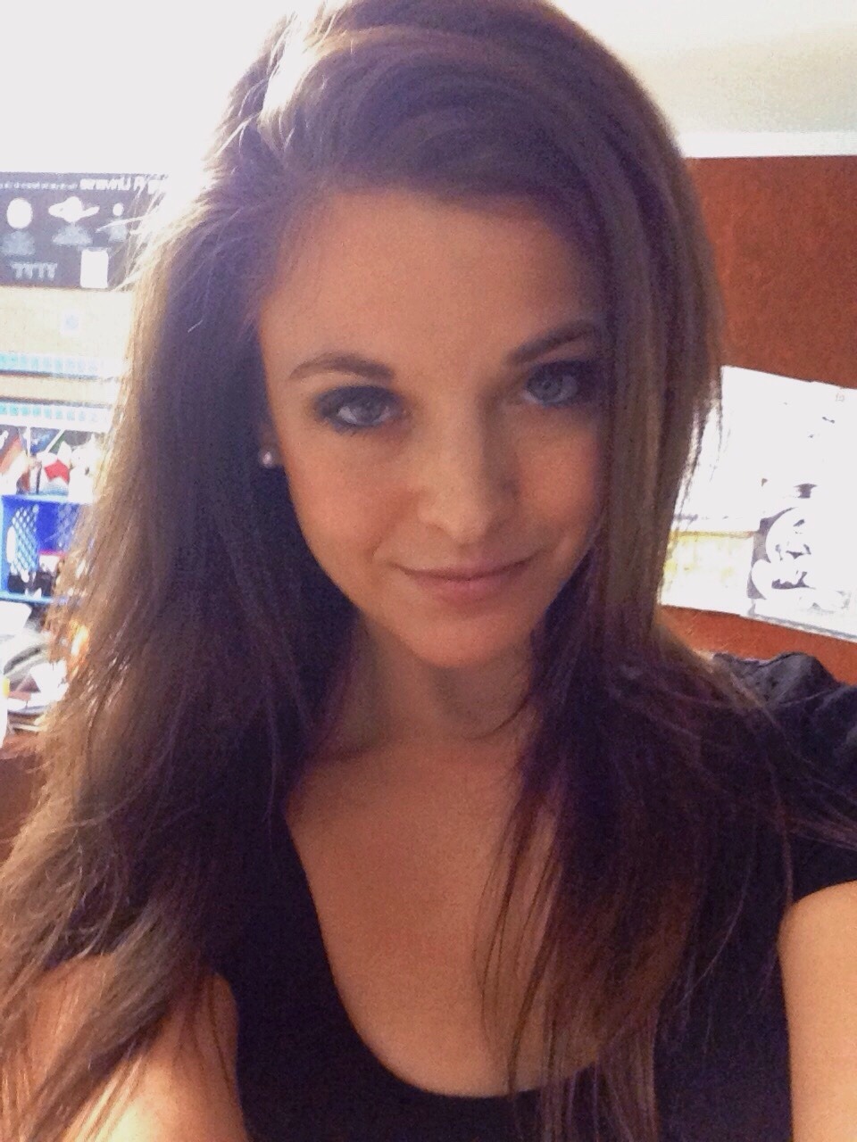 wideeyedbunny:  crappy work selfie from earlier, sorryyyyy