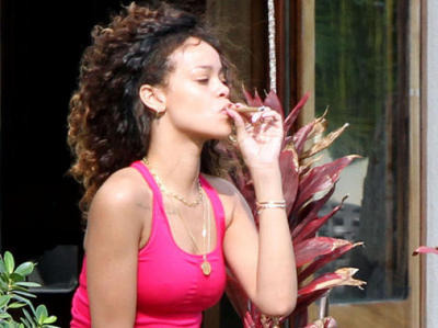 cosmikor:  Celebrities smoking weed.  Kristen porn pictures