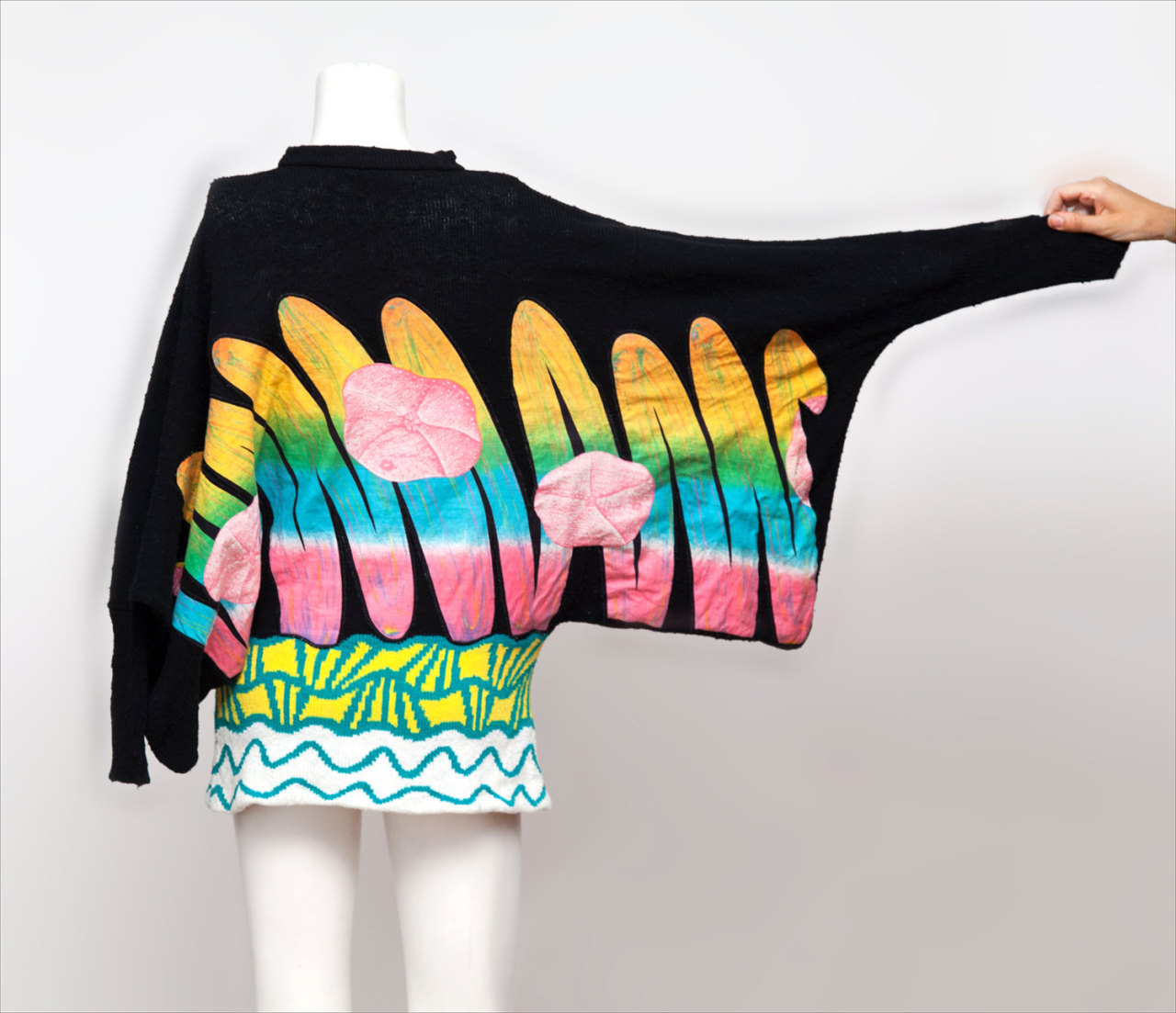 tokyo-fashion:  1980s kimono sleeve sweater by Japanese designer Kansai Yamamoto.