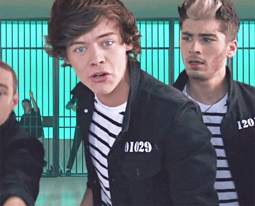 thetahitikids:  Zayn looks so determined to kiss Harry