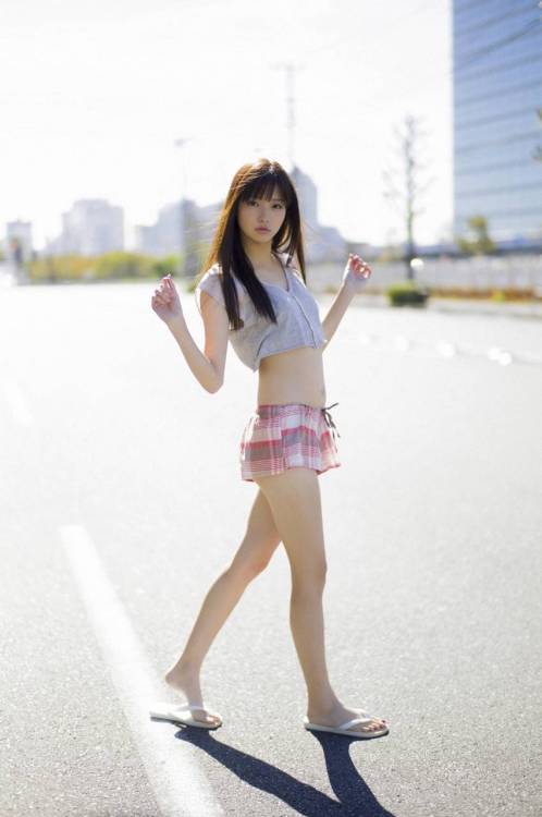 kawaiileg:  新川優愛｜美脚・脚フェチTumblr