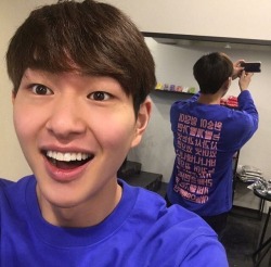 aegyo-shinee:This shirt suits him perfectly