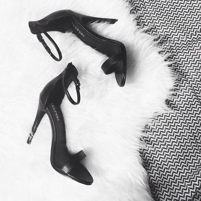 valentinabyvalentino:  Fashion/Black/Modern/Valentina