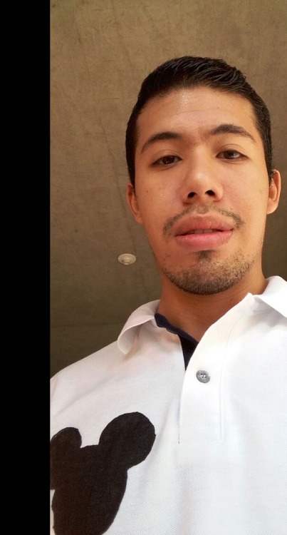 fotosgaysincensura:  Hetero peludo 😍  Qué selva tiene me encanta 🙈  Rebloguea para más 