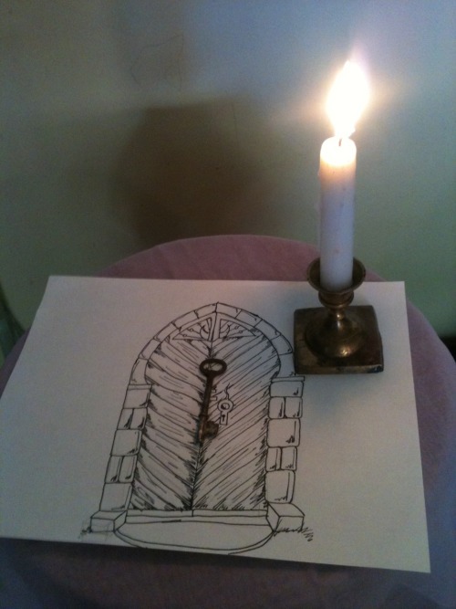 the-darkest-of-lights:  ladysnowofmpls:  the-darkest-of-lights:  lt;p>)0( The Key to Happiness  )0(                      ~Spell~  ~<p>With a key at hand , light a white candle. Visualize the metaphorical door you wish to open with the key.