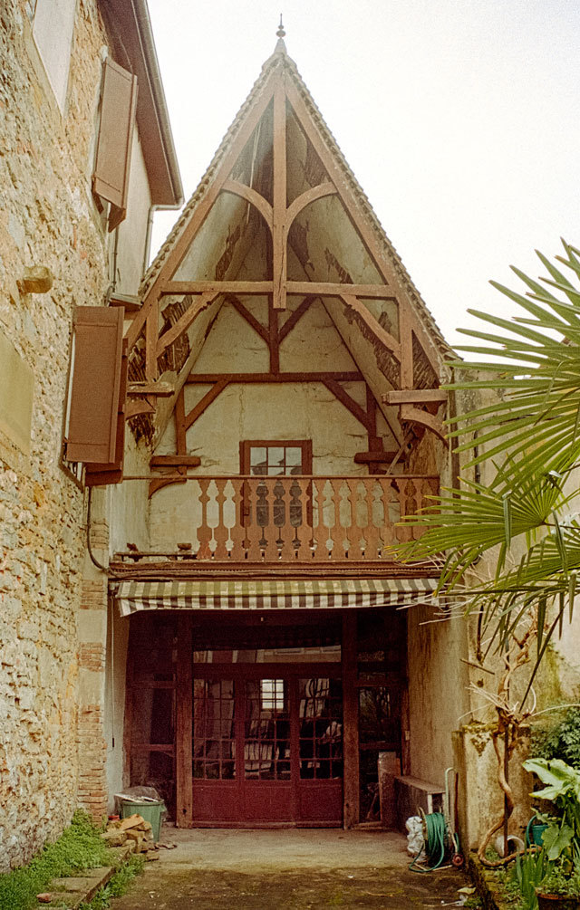 French Doors with a nice topping
. Aquitaine, Analogue, canon 35MC