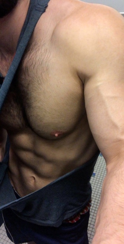 chivalriccock:  hardtop4018:     Follow me on Twitter: @TrainedFucker for hot gay content!