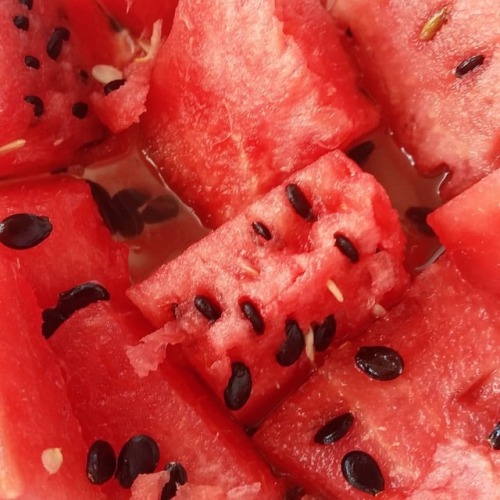 6 Luglio 2018 #watermelon#fruits #refresh #red and #black #sweet #fresh #summer #delicious #instam