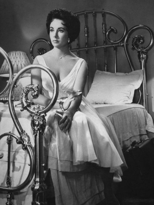 Elizabeth Taylor in “Cat on a Hot Tin Roof” (1958)