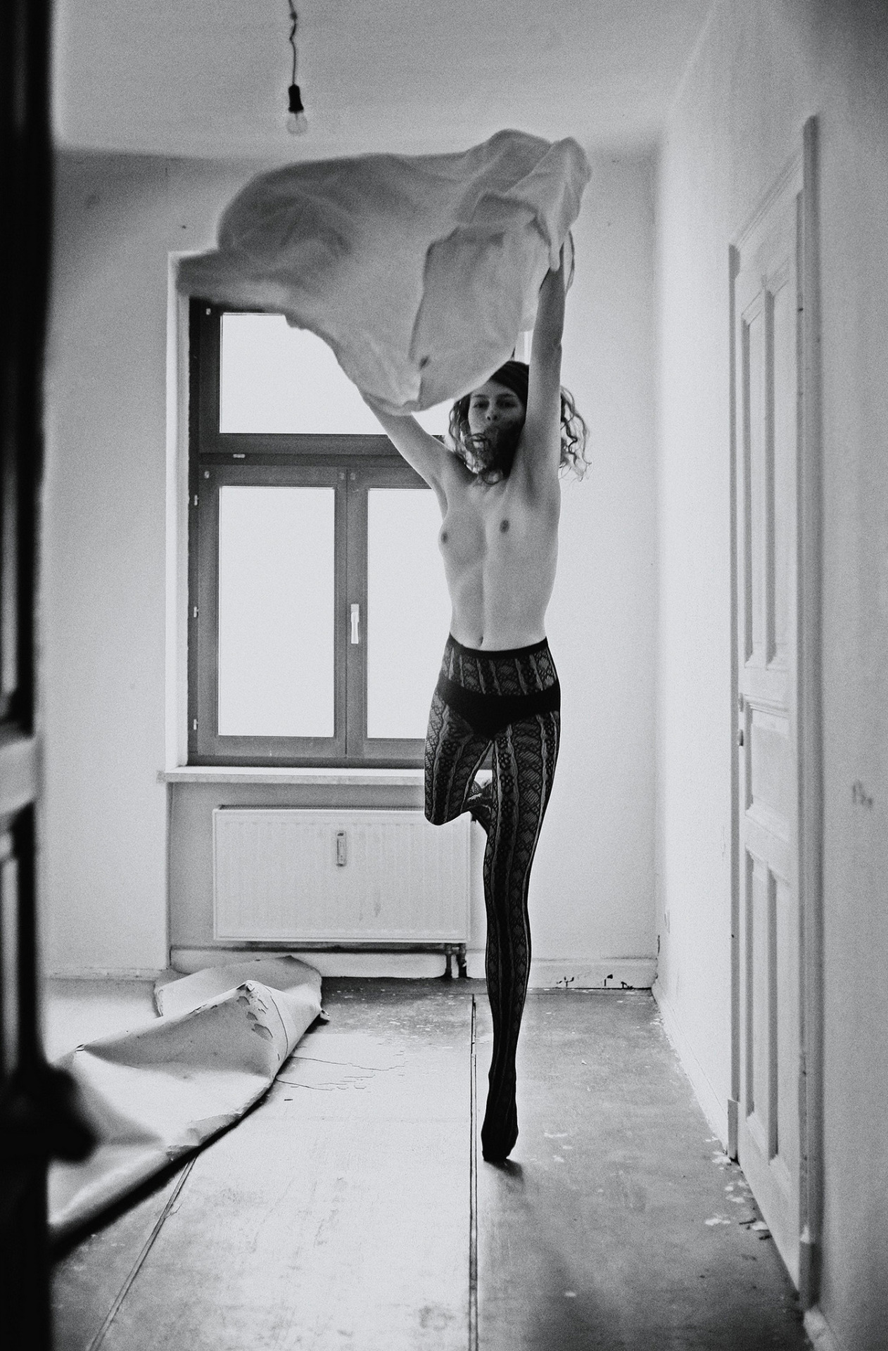 delicatesexandlove:  thequietfront:  Resa Rot  A must-see blog of artistic nudes