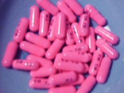 valeriaelizabethwaldorf:  lovely little pills