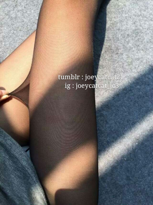 tights-and-highheels: A cute girl Long beautiful legs