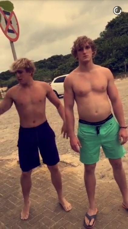 Porn Pics fattdudess: Logan Paul’s sexy gut.