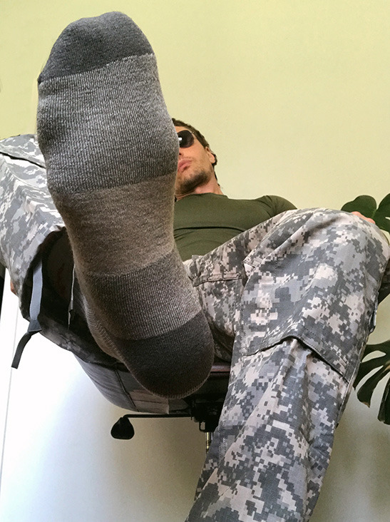 . . Arabianfeetslut . . Pute accro aux PIEDS de REBEUX DOMINANTS