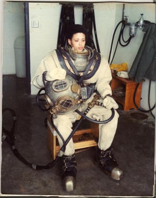 historicaltimes: Andrea Motley Crabtree was the first female US Army deep sea diver, at dive school in Key West, Florida. 1982 via reddit 