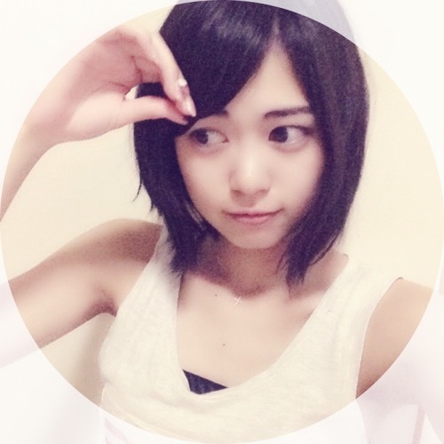 acehikari4:  xxxakaskorpion:  Maeda Ami G+ 2014/08/13  今日髪切りました♡10年ぶりのボブヘアー♡Today I cut my hair ♡Bob hair after 10 years ♡どーですか？？How is it??  Comments:  Maeda Ami本当に切ったよ！！ウィッグとかじゃなくてヾ(●’`●)ﾉI