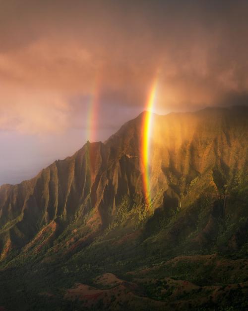oneshotolive:  A double rainbow appears at sunset in Hawaii [1638x2048] [OC] 📷: david_erichsen_photo 