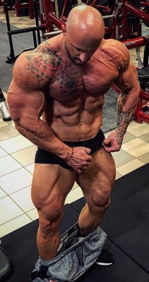 musclegodselfies:  Ben Radic