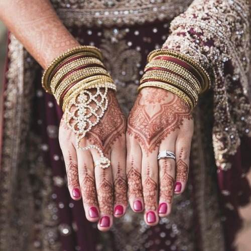 Beautiful bridal details shot by @krishanthiphoto. . . . #wedding #asianwedding #detail #jewellery #