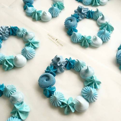 Officially obsessed!! @nectarandstone - The blue version of the meringue wreath