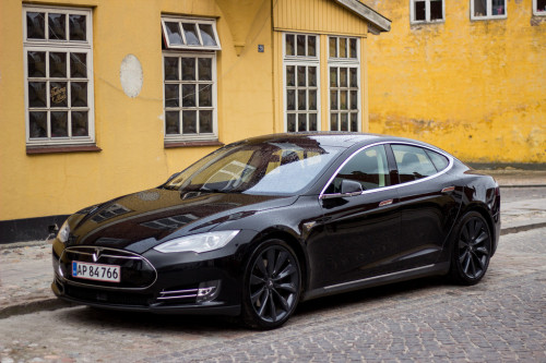 Tesla Model S By Mary896. http://flic.kr/p/HtcrMv