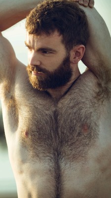 otternaturist:Hairy faces and slim bodies:http://otternaturist.tumblr.com