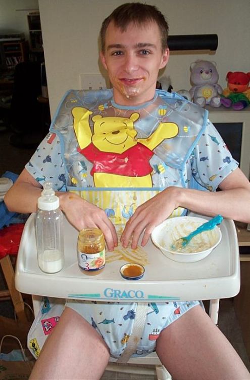 forcebackindiaper3: clem59190: master-erzieher-spanking-diaper:Es gibt echt viele Babys noch. Ich ma