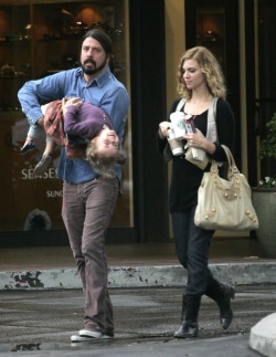 davegrohldoingthings:  Dave Grohl forgets how to hold his child but then quickly remembers and tries to laugh it off. 